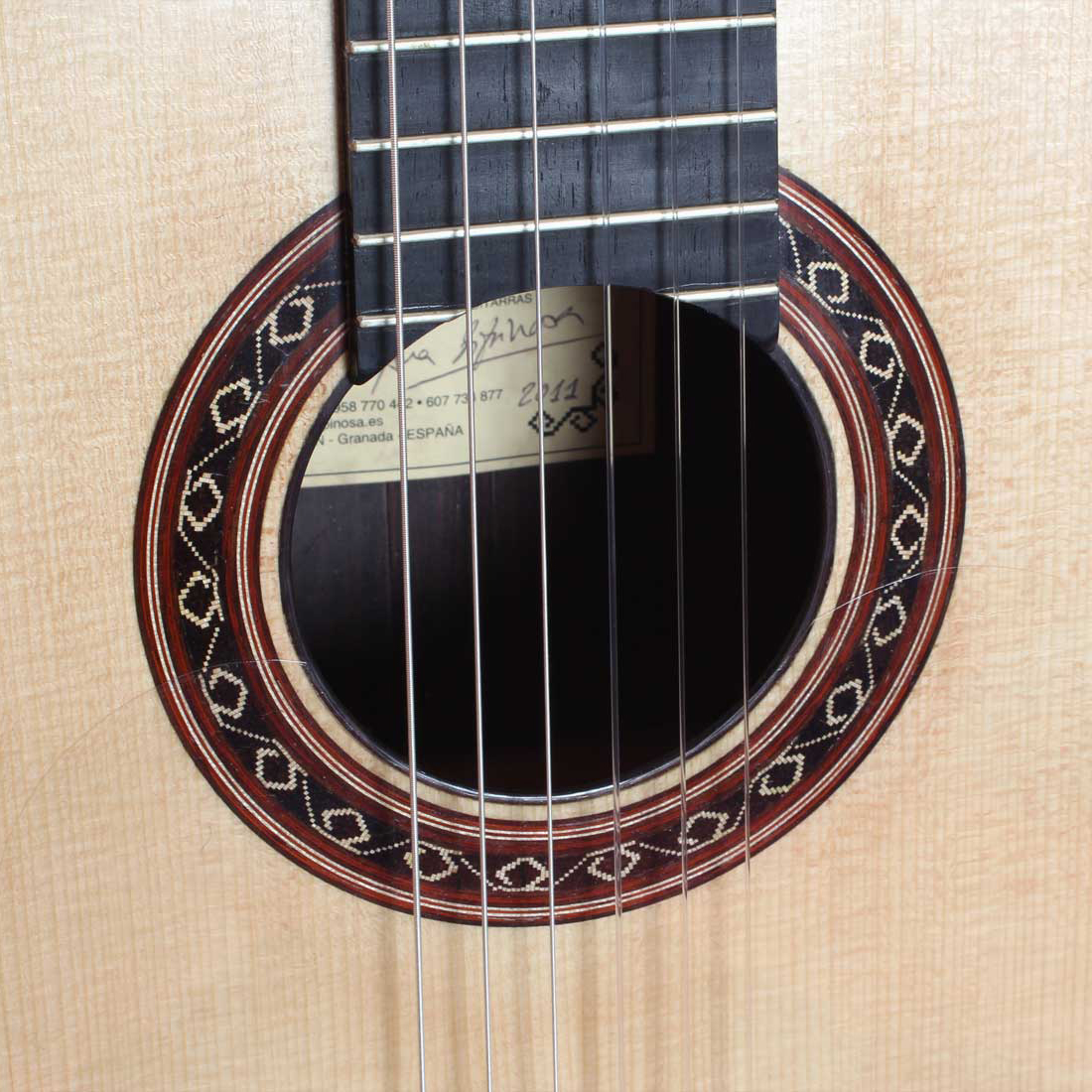 【新品】写真集「Guitar Eros Mondino」 1074700003-copy-800x1198.webp